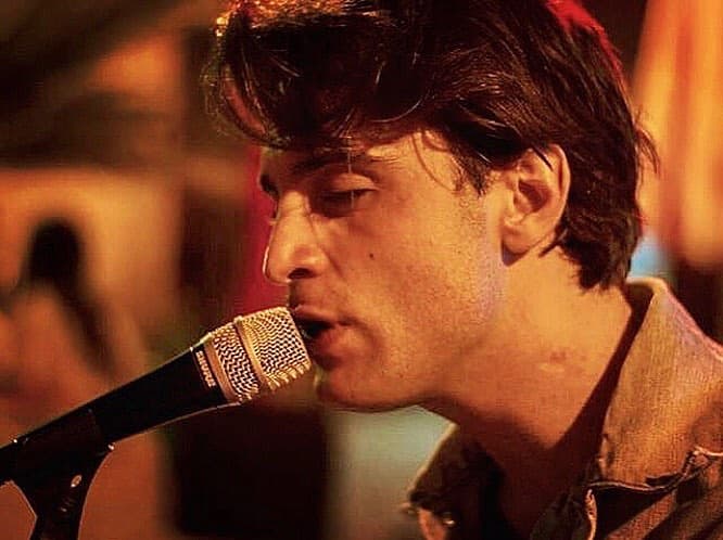 Cantante durante un live